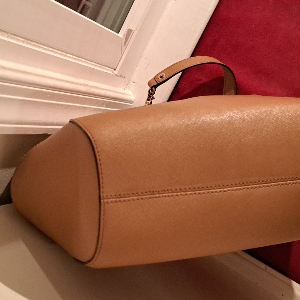 Michael Kors Jet Set Tan /Gourgous Gold Hardware NEW Excellent Condition - Picture 7 of 12